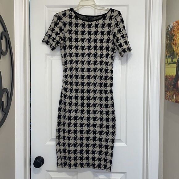 Isabella Oliver Maternity Houndstooth Sheath Dress - Picture 3 of 8